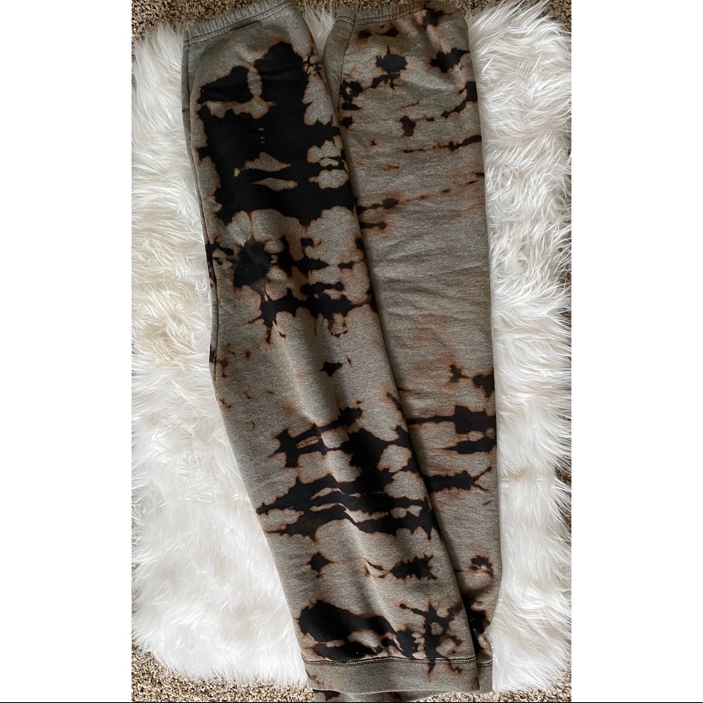 Women’s bleach dye sweatsuit